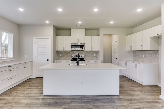 Building Photo - AVAILABLE NOW! EDGEWOOD ESTATES LUXURIOUS TRIPLEX LOCATED ON 1-ACRE LOT IN MIDLOTHIAN, TX!