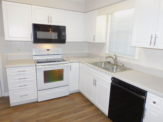 Building Photo - 5609 Wellsley Dr W