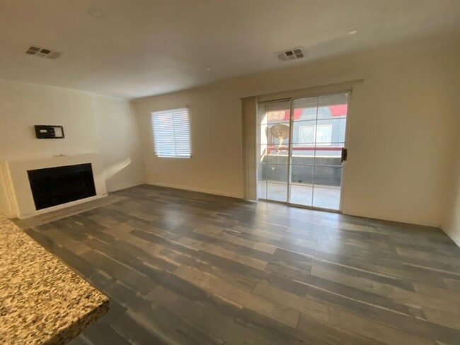 Building Photo - CUTE REMODELED ONE BEDROOM UNIT IN GATED C...