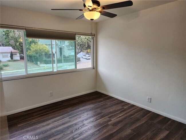 Building Photo - 2523 Deerpark Dr