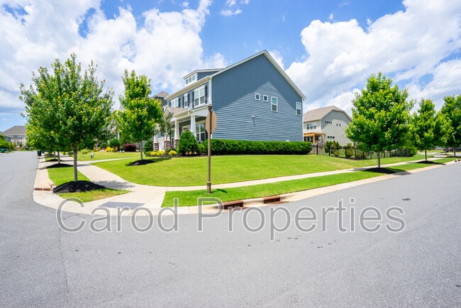 Building Photo - 5000 Hudson Mill Dr