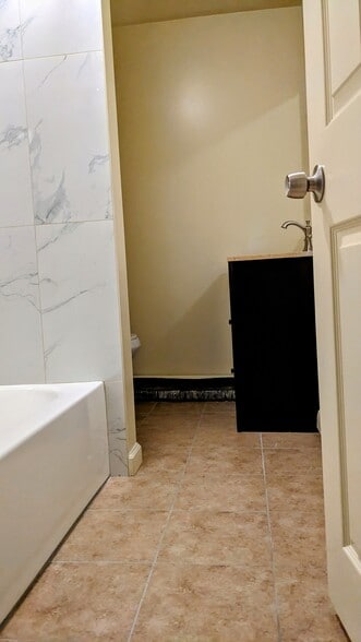 Building Photo - 730 Kohn St