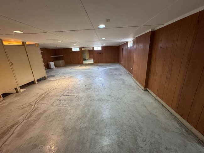 Building Photo - Upgraded 3 Bedroom Home with Garage and Basement