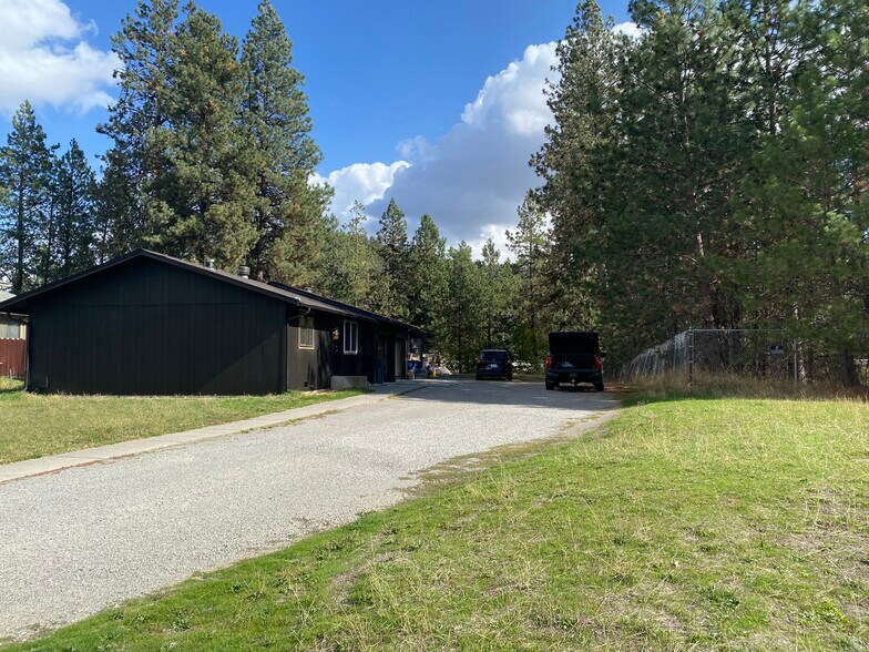 Building Photo - 1024 E Woolsey Dr