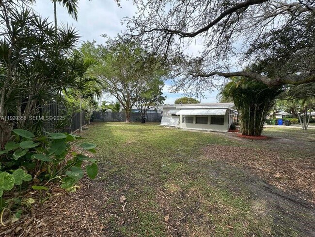 Building Photo - 1790 NE 18th St