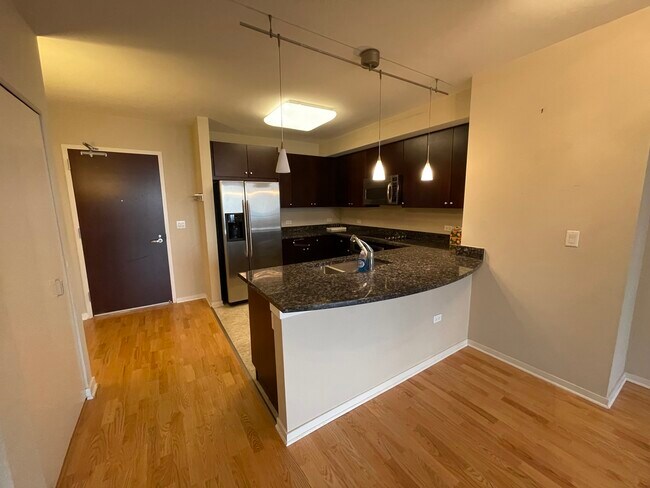 Building Photo - 807 Davis St