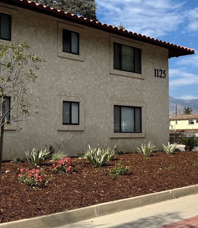 Building Photo - 1125 E Ventura St