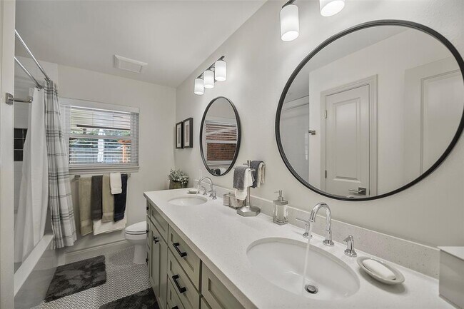 Building Photo - 1615 Maux Dr