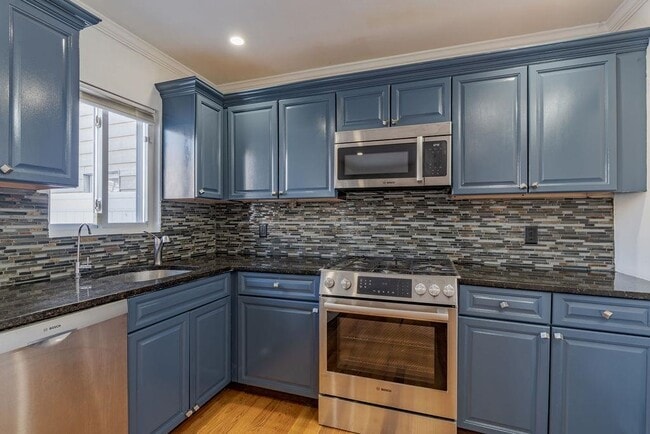 Building Photo - 179 Hobart Ave