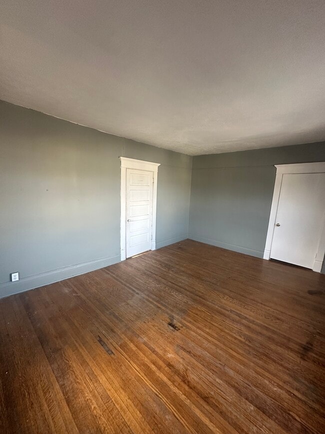 Building Photo - 600 Broadway St