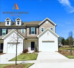 Building Photo - BEAUTIFUL 3 Bedroom Townhome minutes from I-85 -Concord Lakes AVAILABLE NOW
