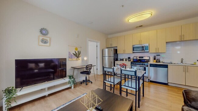 Building Photo - 545 Bedford St