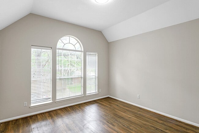 Building Photo - 8827 Lawncliff Ln