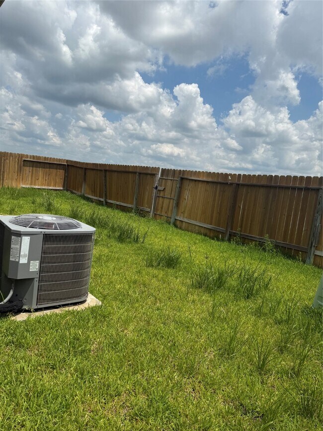 Building Photo - 473 Amberwood Pk Dr