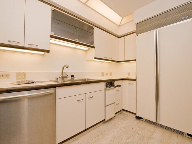 Building Photo - 611 Washington St