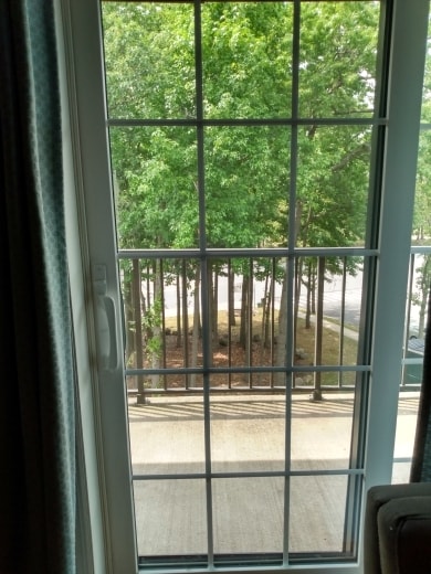 Building Photo - 10 Donna Ct