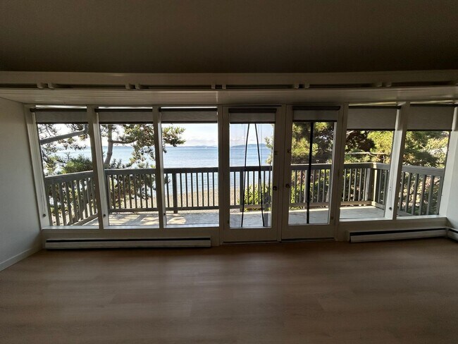 Building Photo - 2 Bedrooms on the Beach, W/D in Unit, Incr...