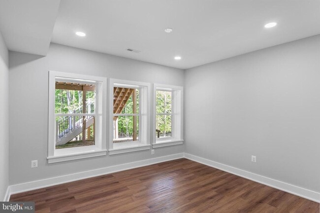 Building Photo - 11550 Henderson Rd