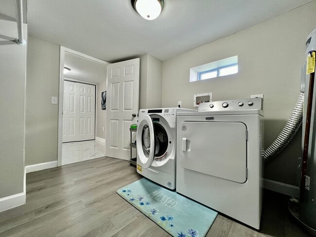 Building Photo - Beautiful 4 BDR Home - Near I-75