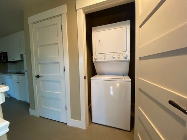 Building Photo - hi2209