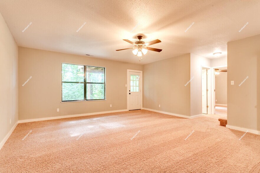 Building Photo - 8500 Olde Colony Trl