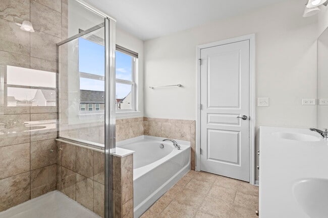 Building Photo - 4324 Silver Bell Ct