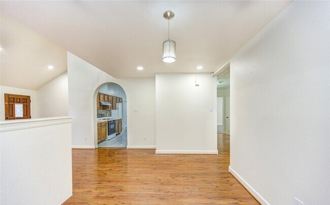 Building Photo - 16830 Scenic Gardens Dr