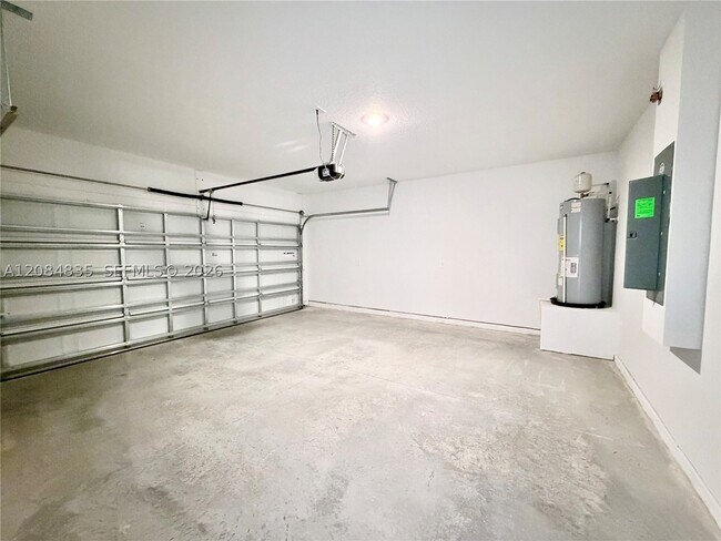 Building Photo - 4443 Vibernum Ave