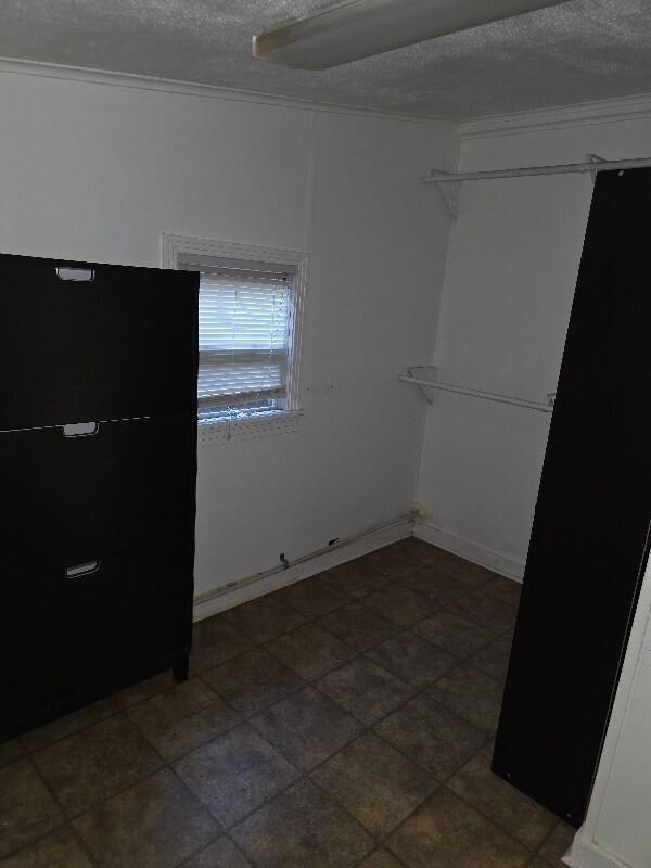 Building Photo - 411 Davis Ave