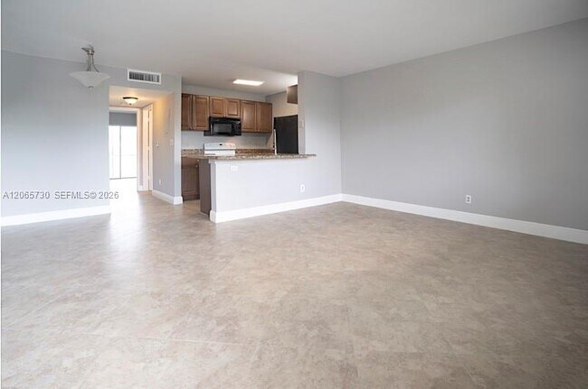 Building Photo - 1606 Meadows Cir W