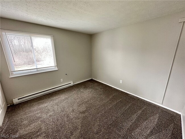 Building Photo - 660 S Shore Ct