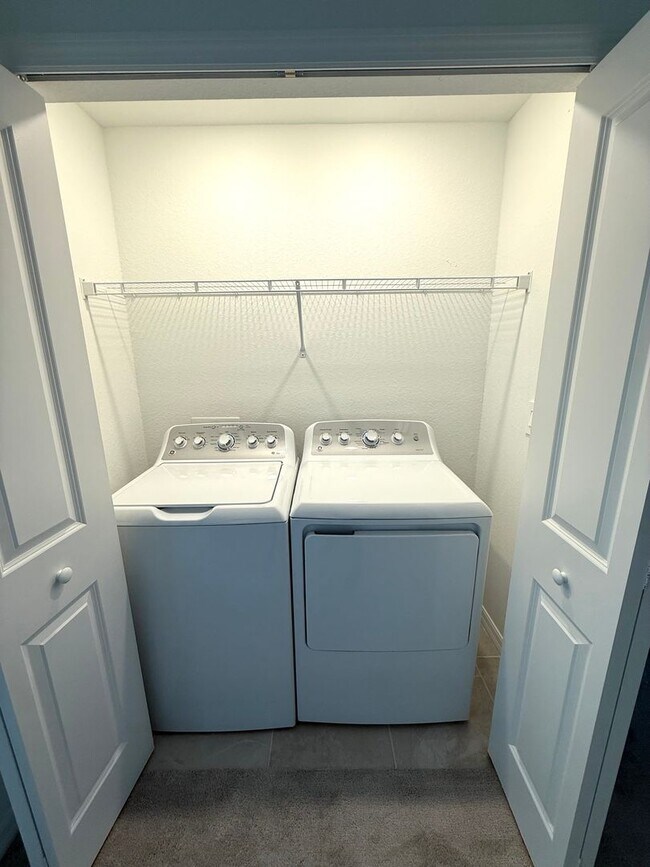 Building Photo - 3-Bed/ 2.5- Bath Modern Townhouse in Lakew...