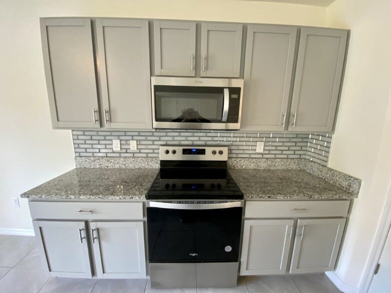 Building Photo - 33367 Apricot Tree Ct