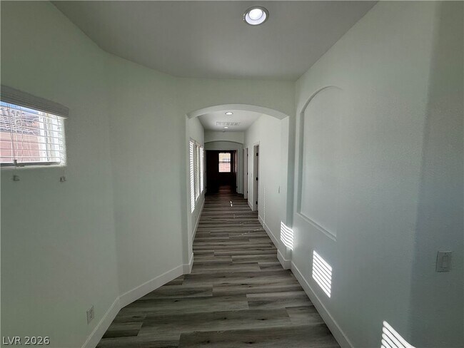 Building Photo - 5568 Jelsma Ave