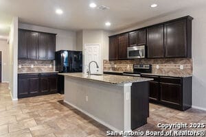 Building Photo - 730 Trinity Star