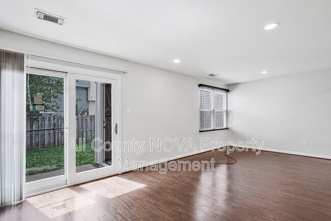 Building Photo - 9995 Campus Way S