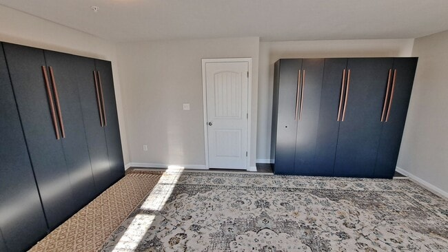 Building Photo - 4 Bed / 2-1/2 Bath Single Family Townhome w/1-Car Garage