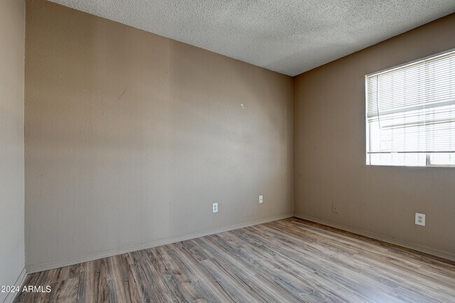 Building Photo - 9631 N 12th Ave