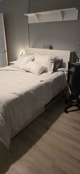 Building Photo - 395 Plaza Calimar