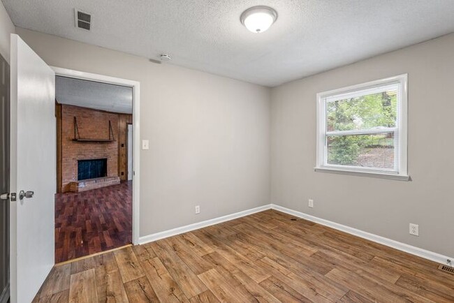 Building Photo - Home off Freeman Mill, Living Room Plus De...