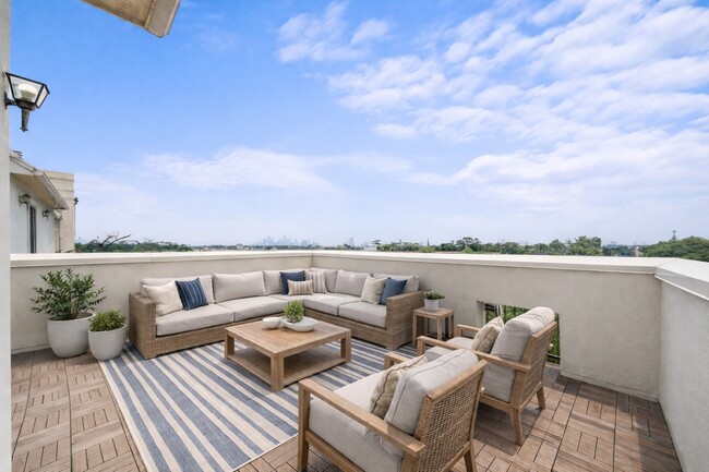 Building Photo - 6606 Toledo St