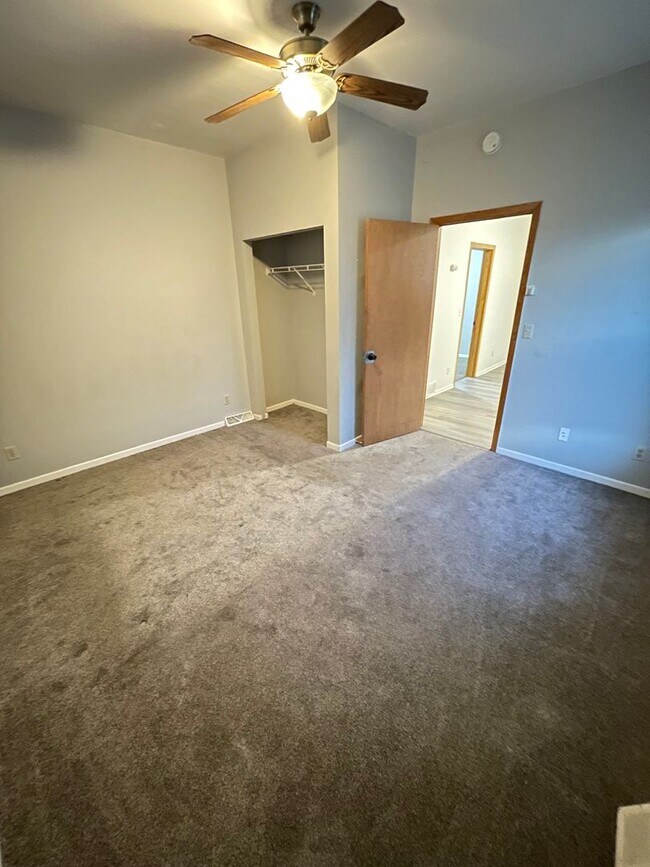 Building Photo - 410 N 52nd Ave W