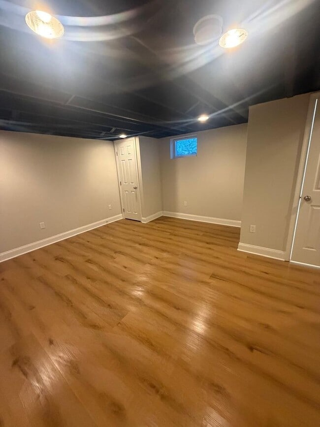 Building Photo - Available Now in Govans! 3Br 1.5 Bath