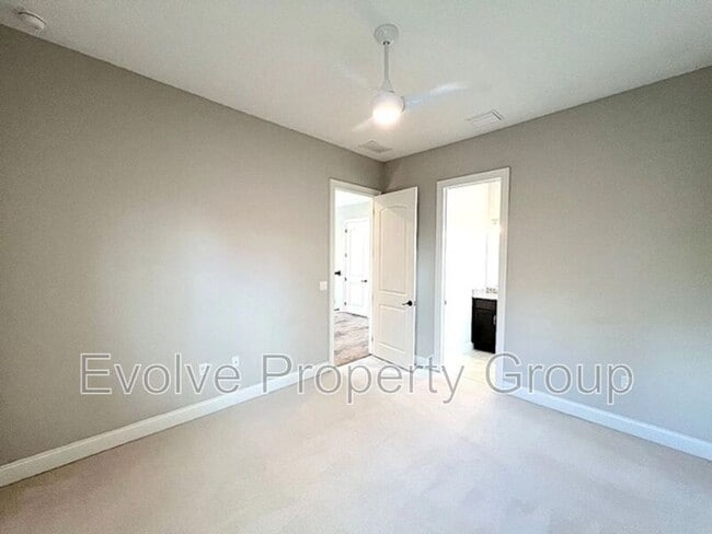 Building Photo - 15 Sandpiper Ln