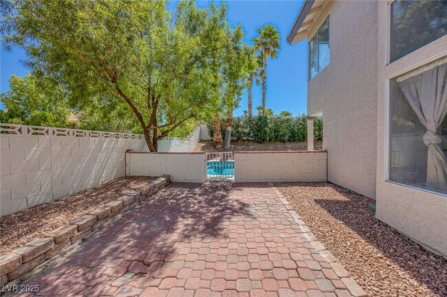 Building Photo - 8433 Dry Cliff Cir