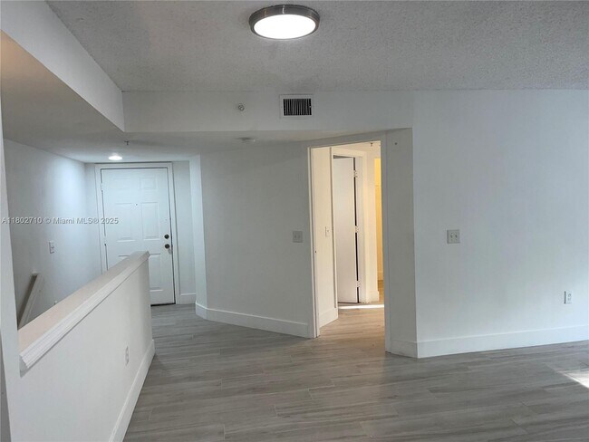 Building Photo - 4171 N Haverhill Rd