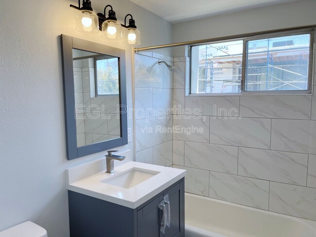 Building Photo - 360 N San Vicente Blvd