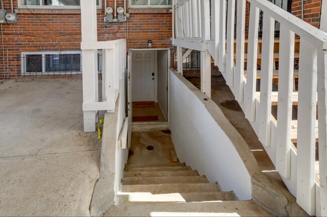 Building Photo - Updated 2BD, 1BA Half-Duplex in North Park...