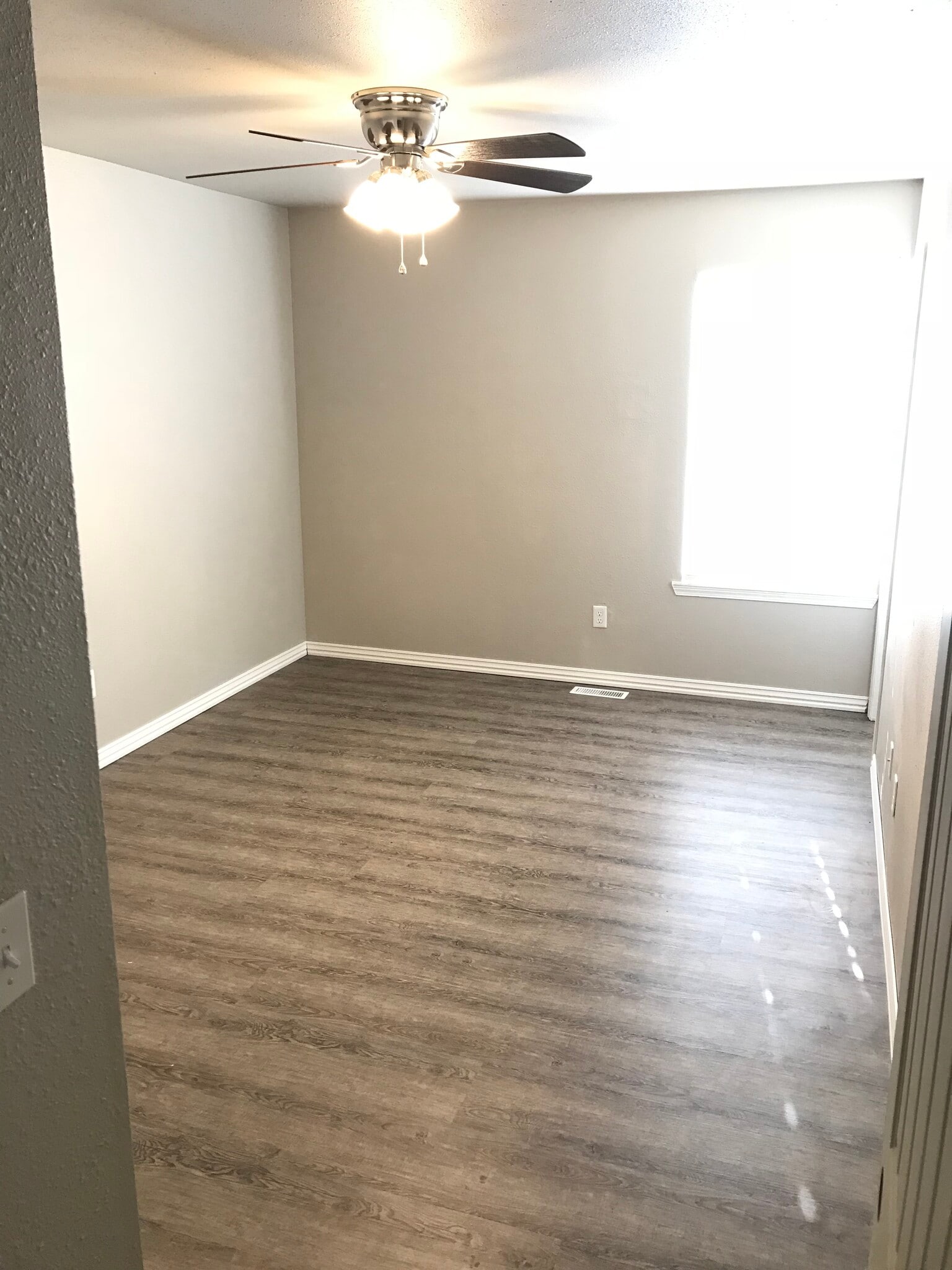 Master bedroom - 1382 N Dawn Dr