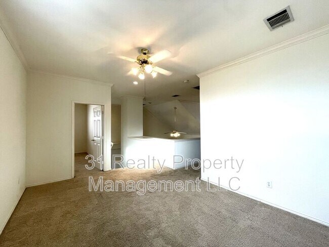 Building Photo - 4108 Hedgerow Dr